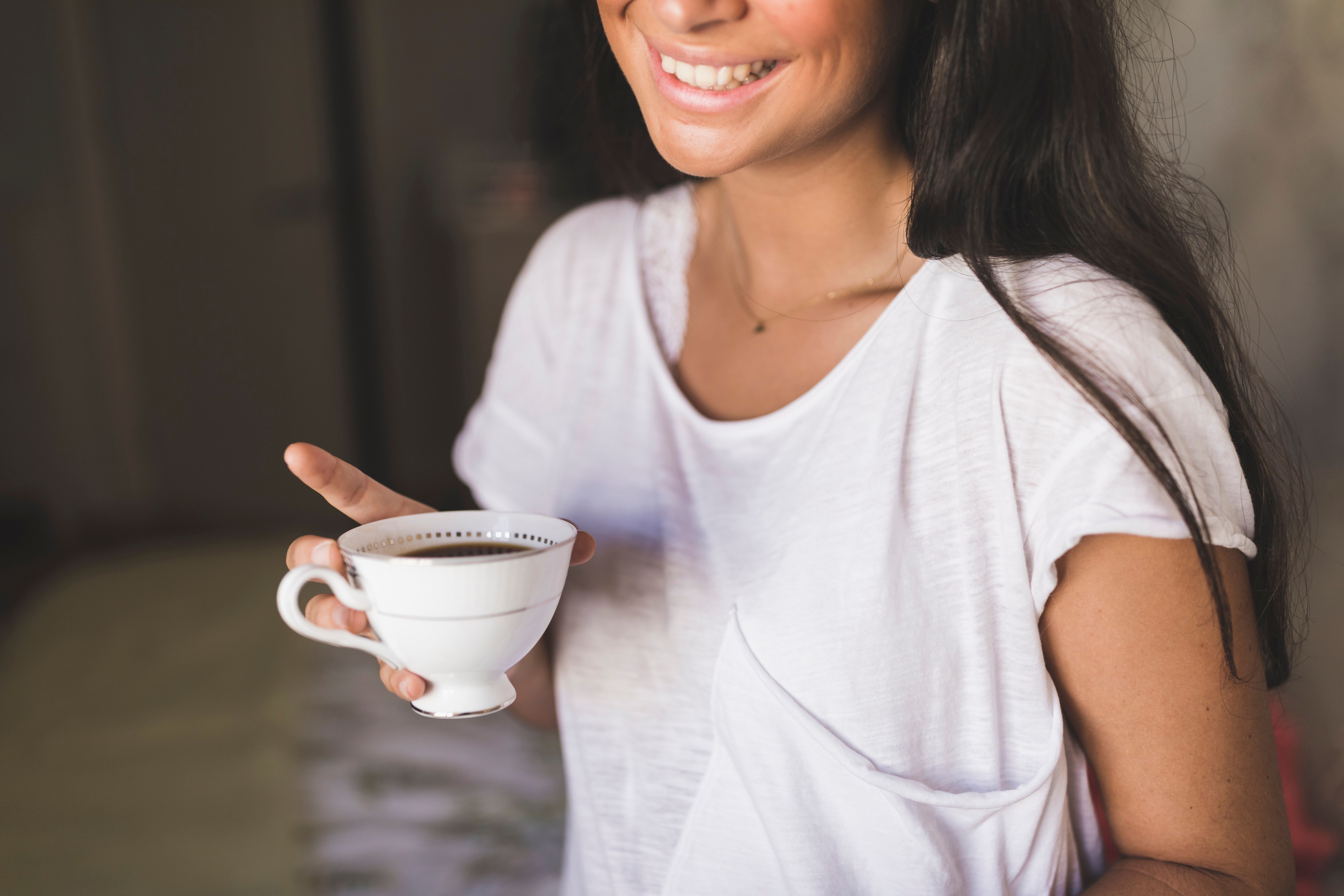 Pesquisa revela como o café beneficia o eixo intestino-cérebro e melhora o humor e o bem-estar