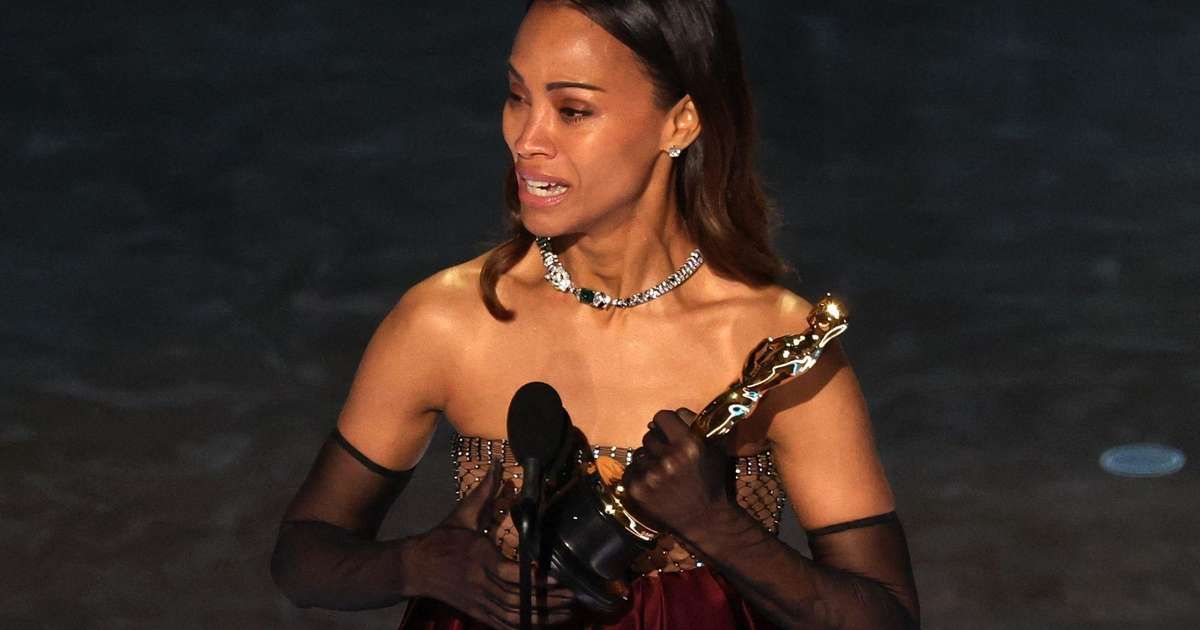 Zoe Saldaña destaca origem em discurso emocionante no Oscar
