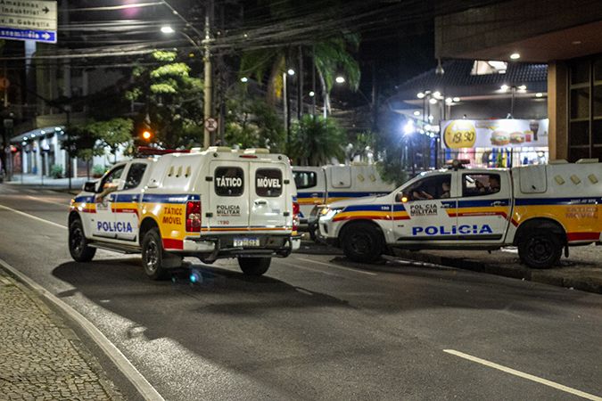 Mulher escapa de tentativa de feminicídio após ex atirar seis vezes em Contagem
