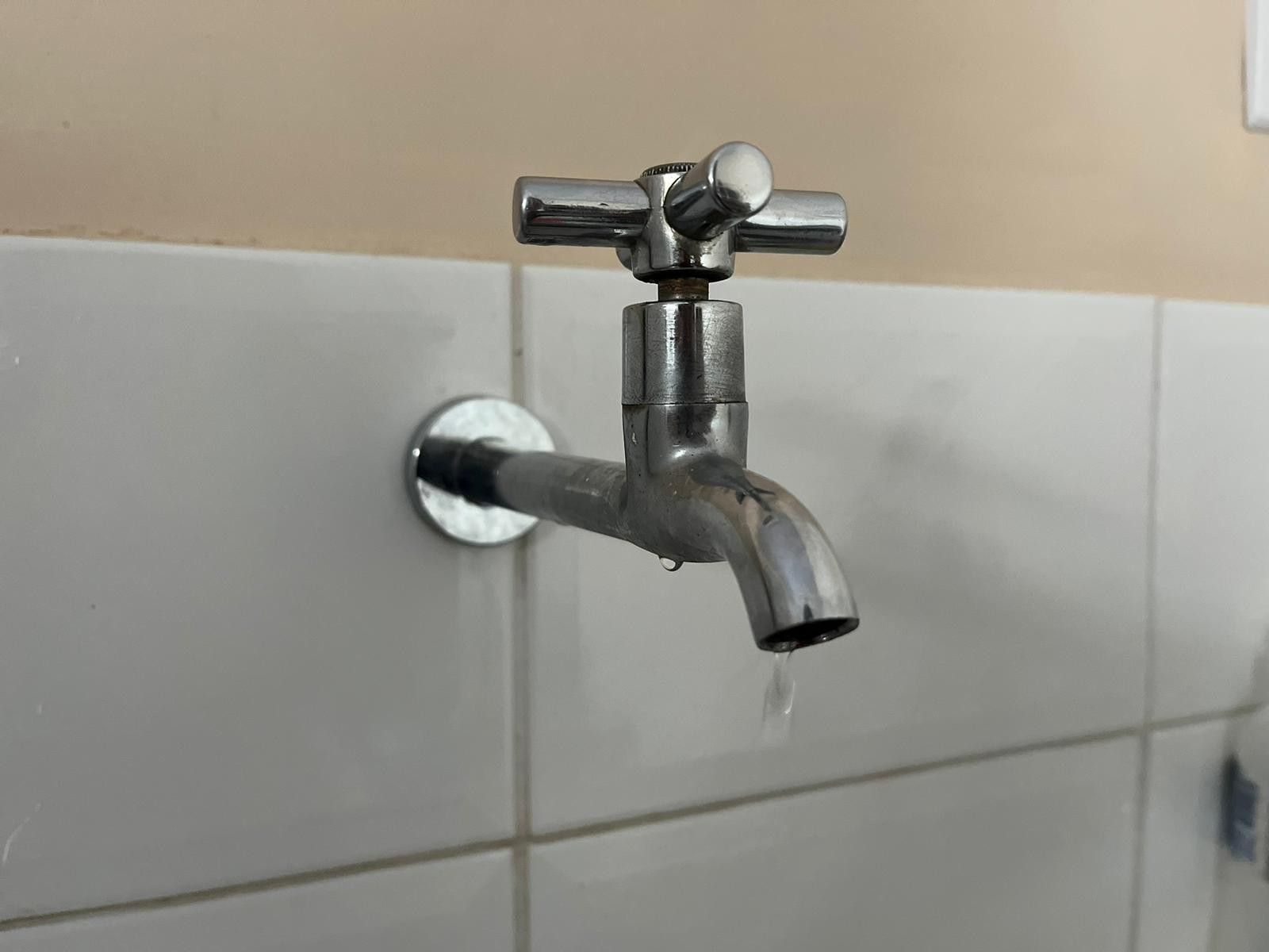 Moradores da Zona Leste de Teresina devem reservar água devido à suspensão do abastecimento neste domingo. Reprodução: g1