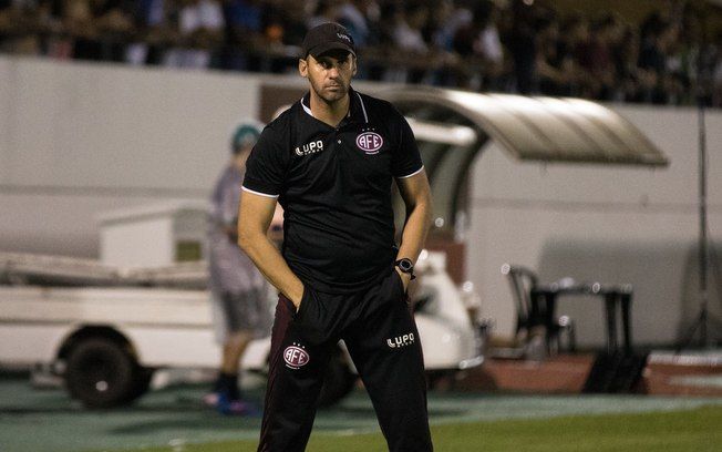 Leonardo Mendes é apresentado como novo técnico da equipe feminina da Ferroviária. Reprodução: IG Esportes