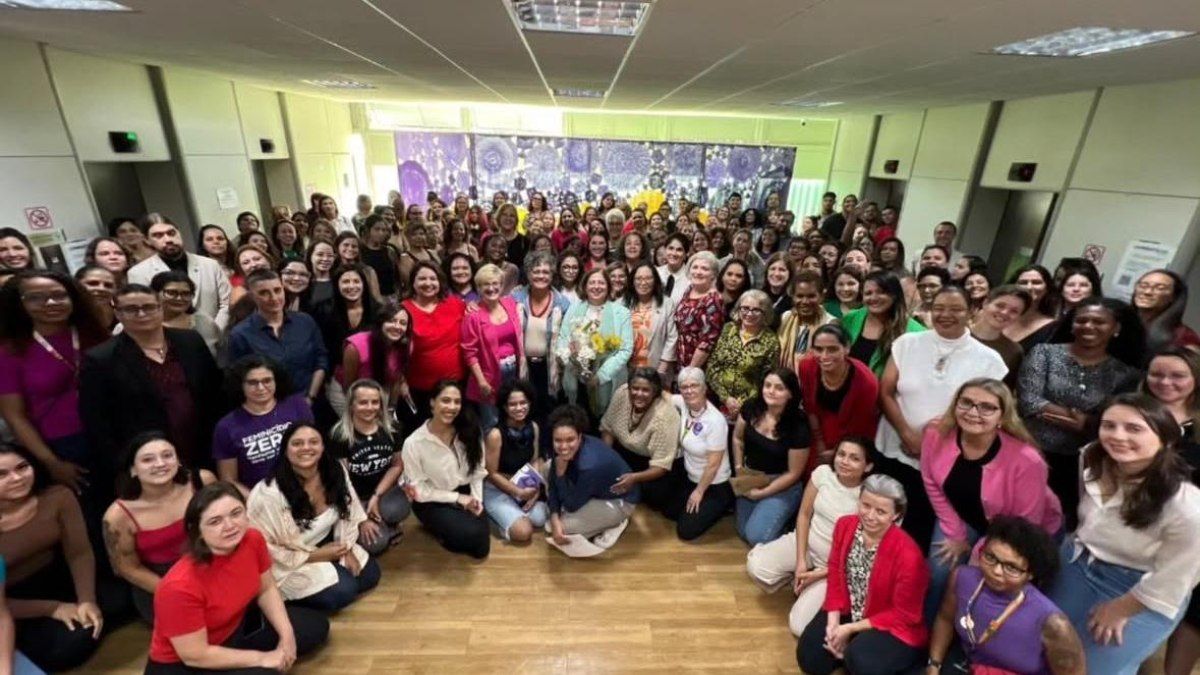 Ex-ministra agradece a Lula após dois anos e meio de dedicação à pasta. Reprodução: iG