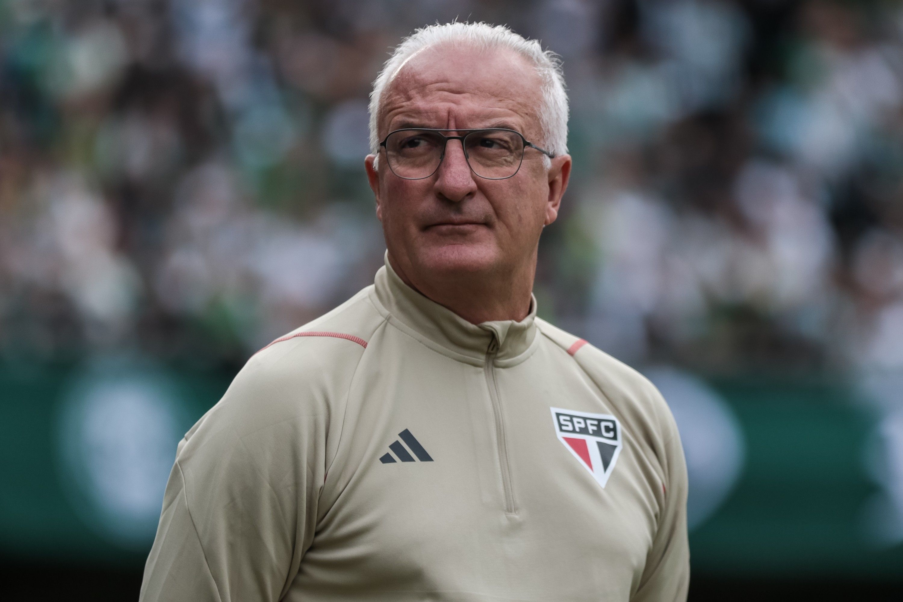 Dorival Júnior assume o comando do São Paulo, trazendo mudanças na preparação física da equipe.
