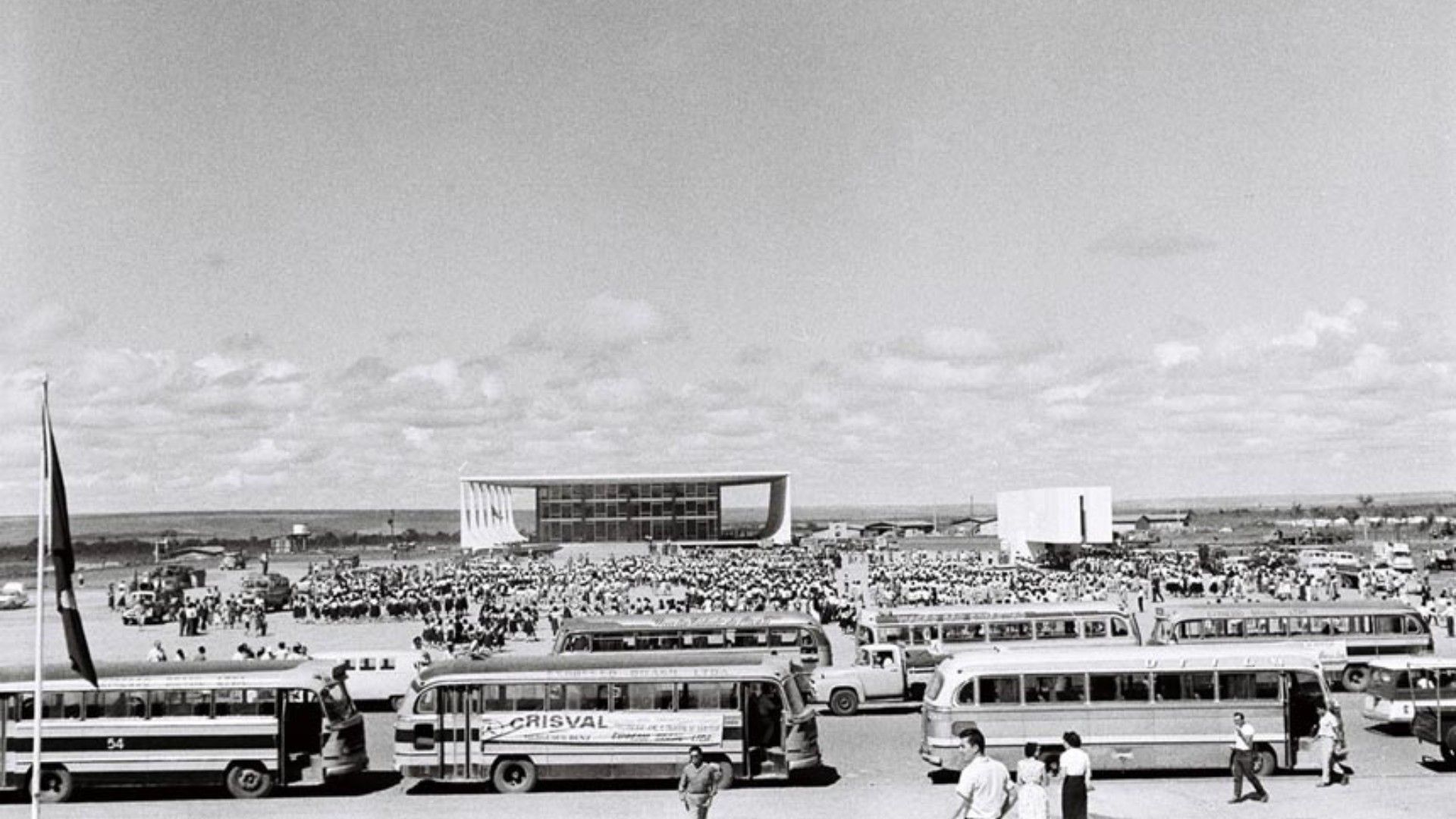 Brasília, capital no centro do Brasil, demorou a ser oficializada após séculos de debate.. Reprodução: G1