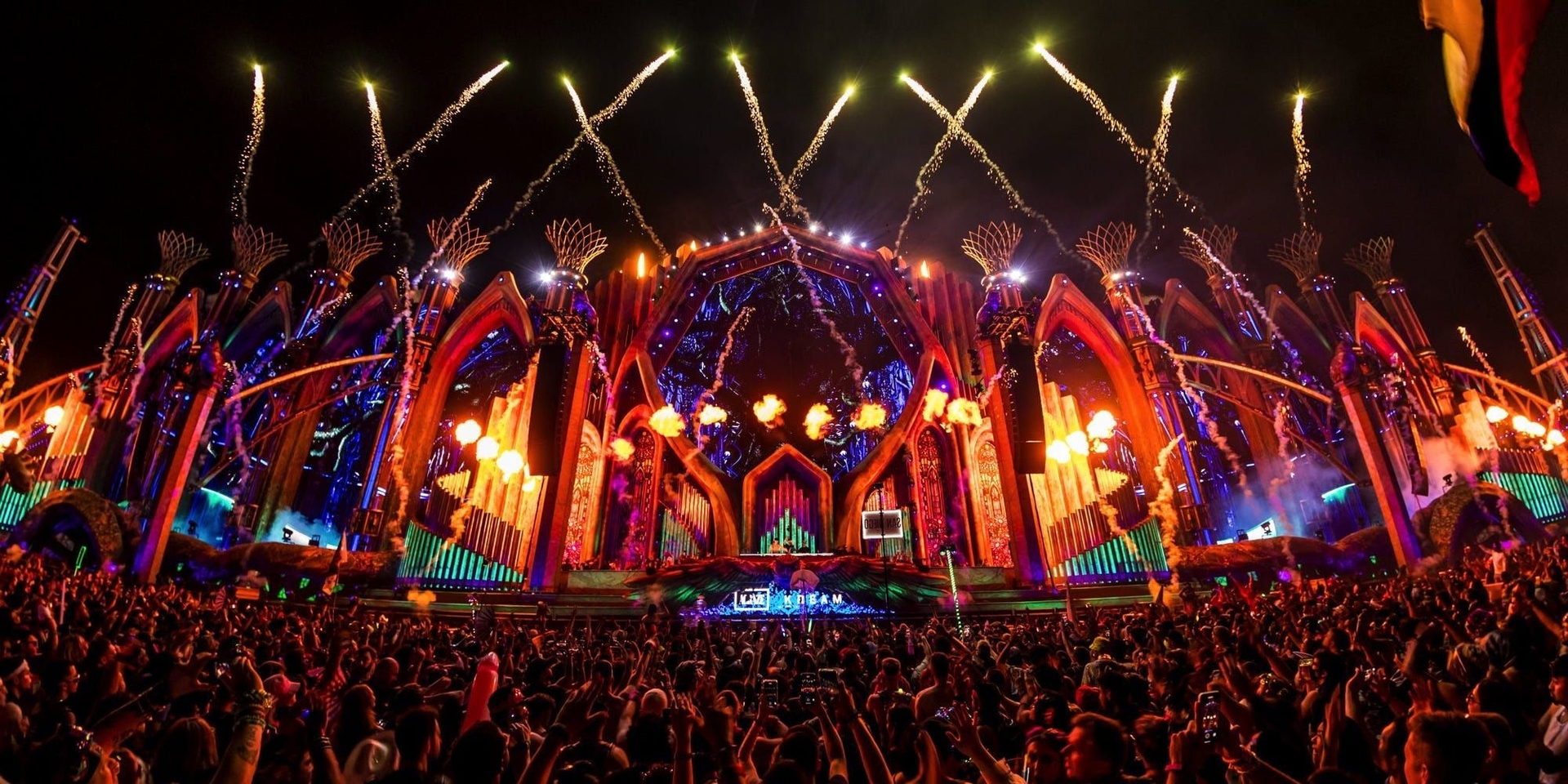 Fãs se preparam para o Electric Daisy Carnival, que acontece em Orlando de 7 a 9 de novembro. Reprodução: Business Insider