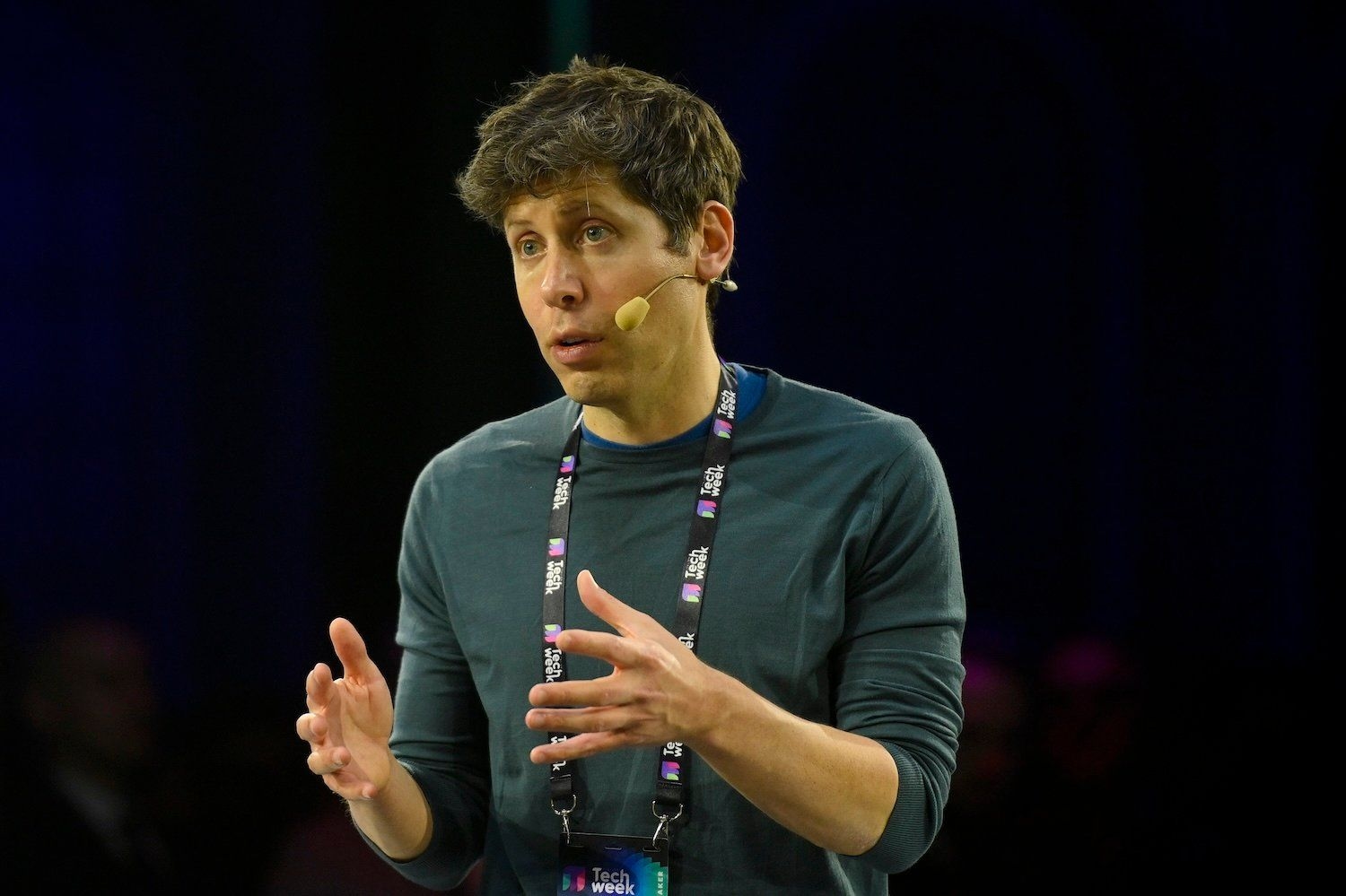 Sam Altman discute inovações em tecnologia durante a Italian Tech Week 2024. Reprodução: Gizmodo