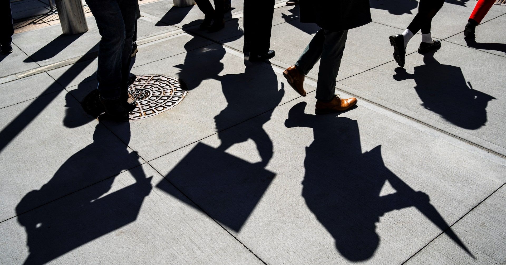 Decisão judicial pausa ordem executiva de reorganização e cortes de pessoal do governo Trump. Reprodução: Reuters