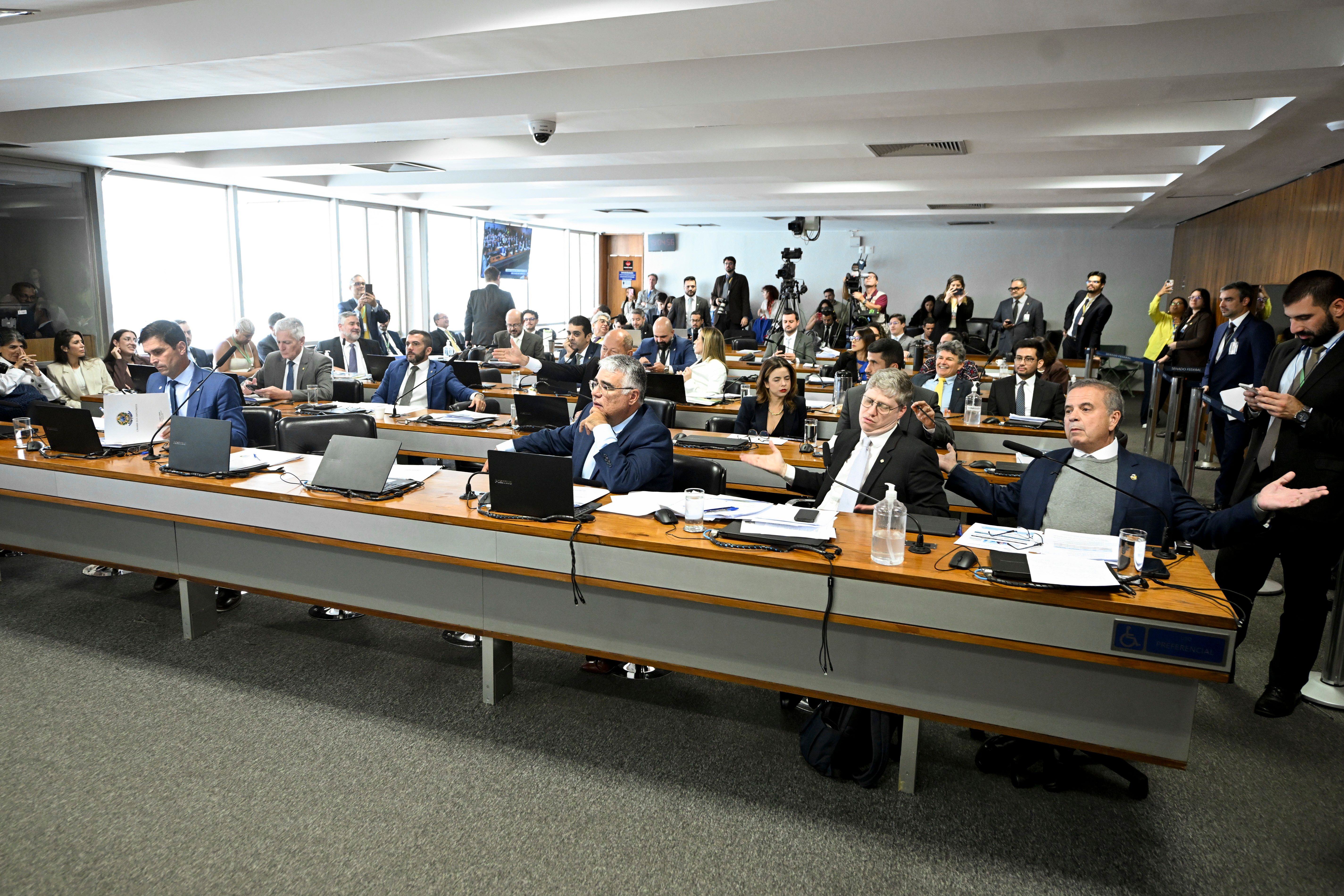 Ex-diretor do INSS presta depoimento à CPI sobre descontos em aposentadorias. Legenda da imagem. Reprodução: Retorno do item 11