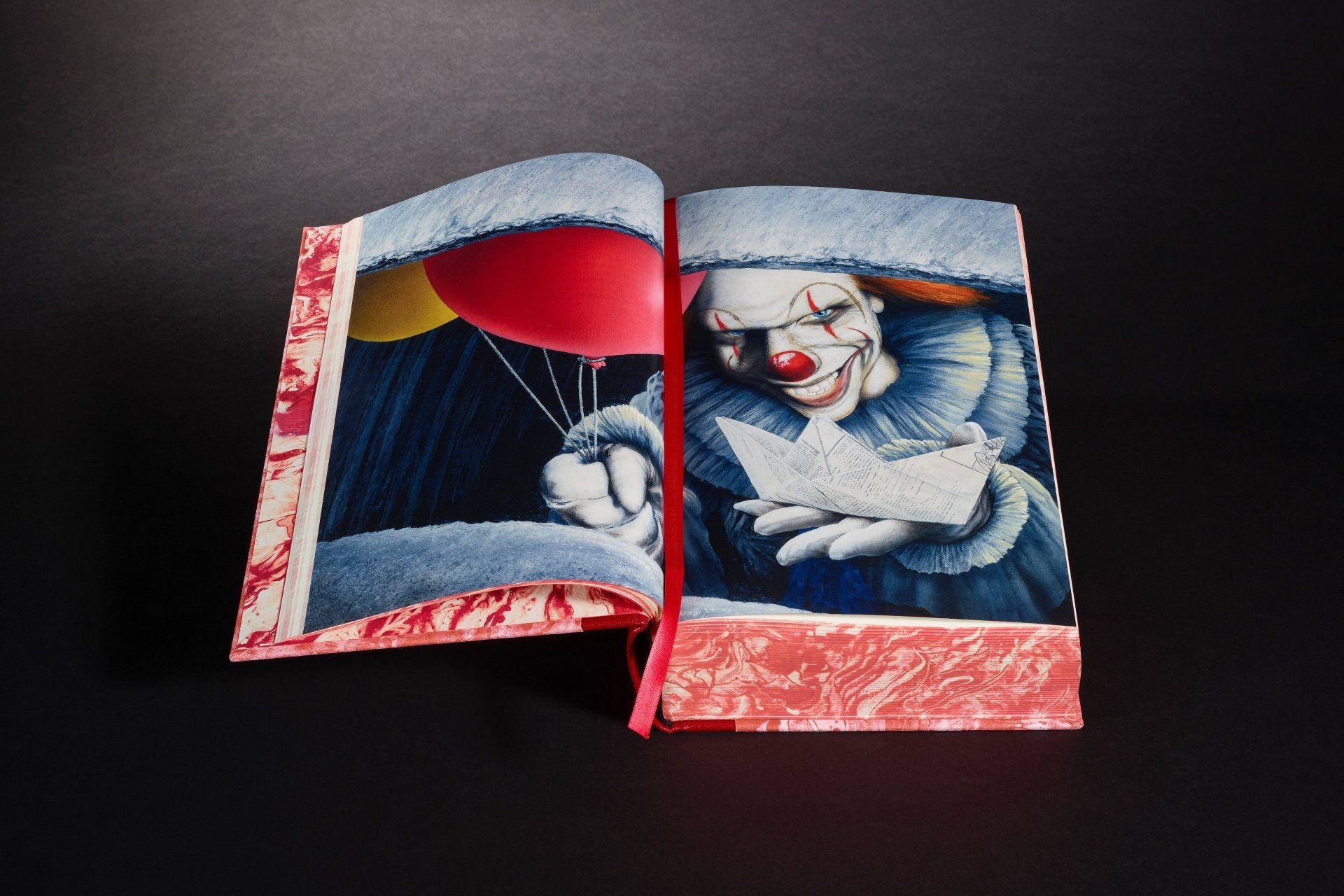 Lançamento especial da Folio Society traz arte arrepiante e introdução de Guillermo del Toro. Reprodução: Gizmodo