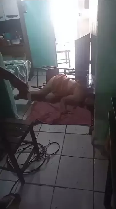 [Mulher é morta a facadas dentro de casa; namorado é suspeito]. Reprodução: Alagoas24horas