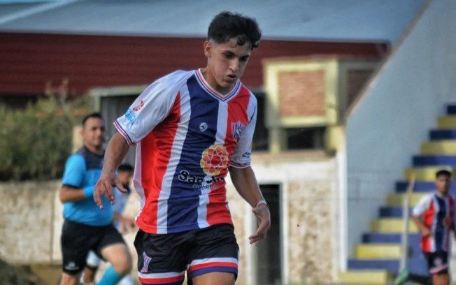 Ronaldo Arias, jogador do Sportivo Peñarol, foi encontrado morto após relatar exaustão. Reprodução: La Nación