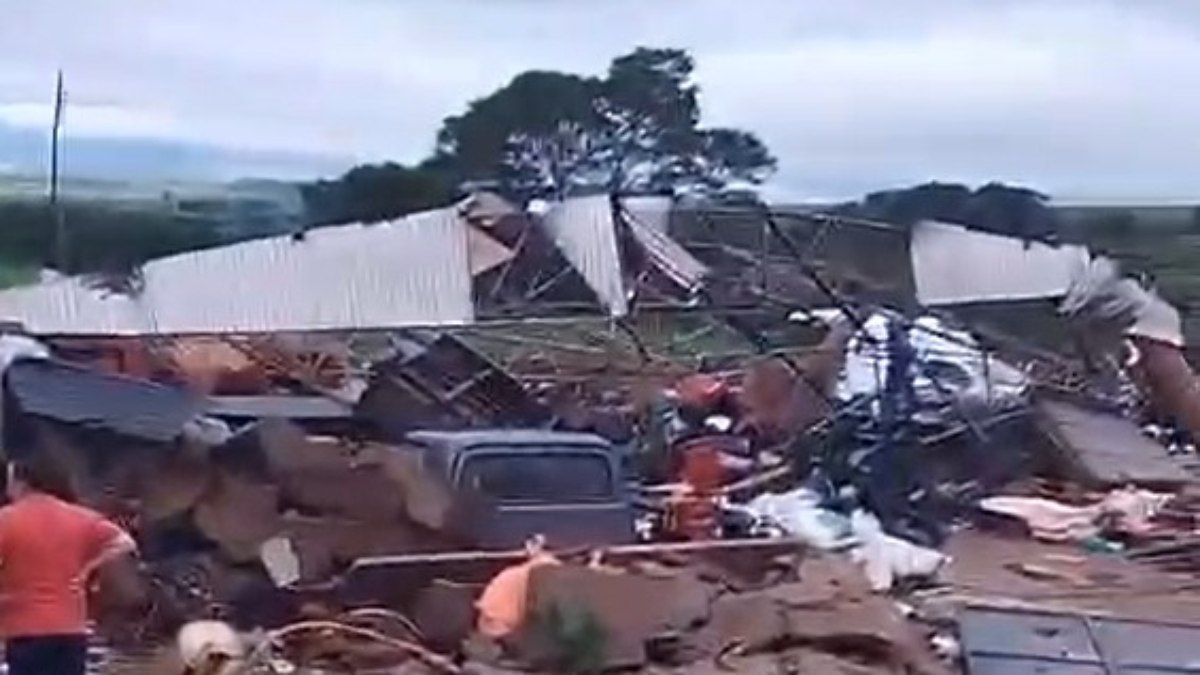 Galpão em sítio sofreu danos severos, registrada pela Defesa Civil. Reprodução: Ultimo Segundo