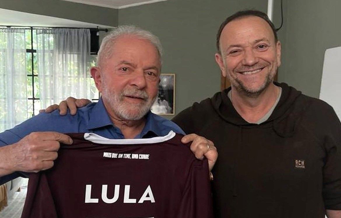 Lula e Edinho Silva se preparam para o encerramento do encontro nacional do PT e a nova direção partidária. Reprodução: Globo
