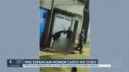 Três policiais agredindo homem caído durante abordagem na Zona Sul de São Paulo.; Reprodução: Globo