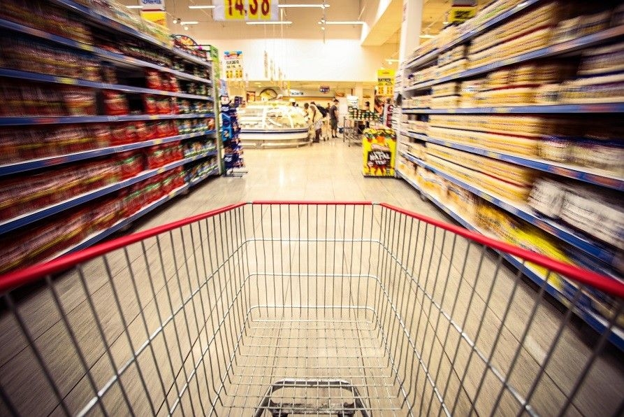 Dólar em queda deve impactar inflação após alta da Selic para 15% ao ano. Reprodução: Globo