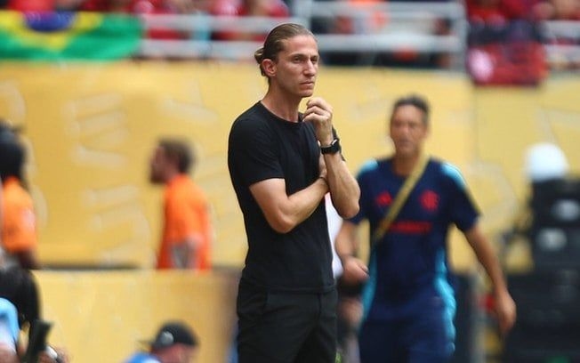 Reações de torcedores sobre a saída de Filipe Luís do Flamengo nas redes sociais. Reprodução: iG Esporte