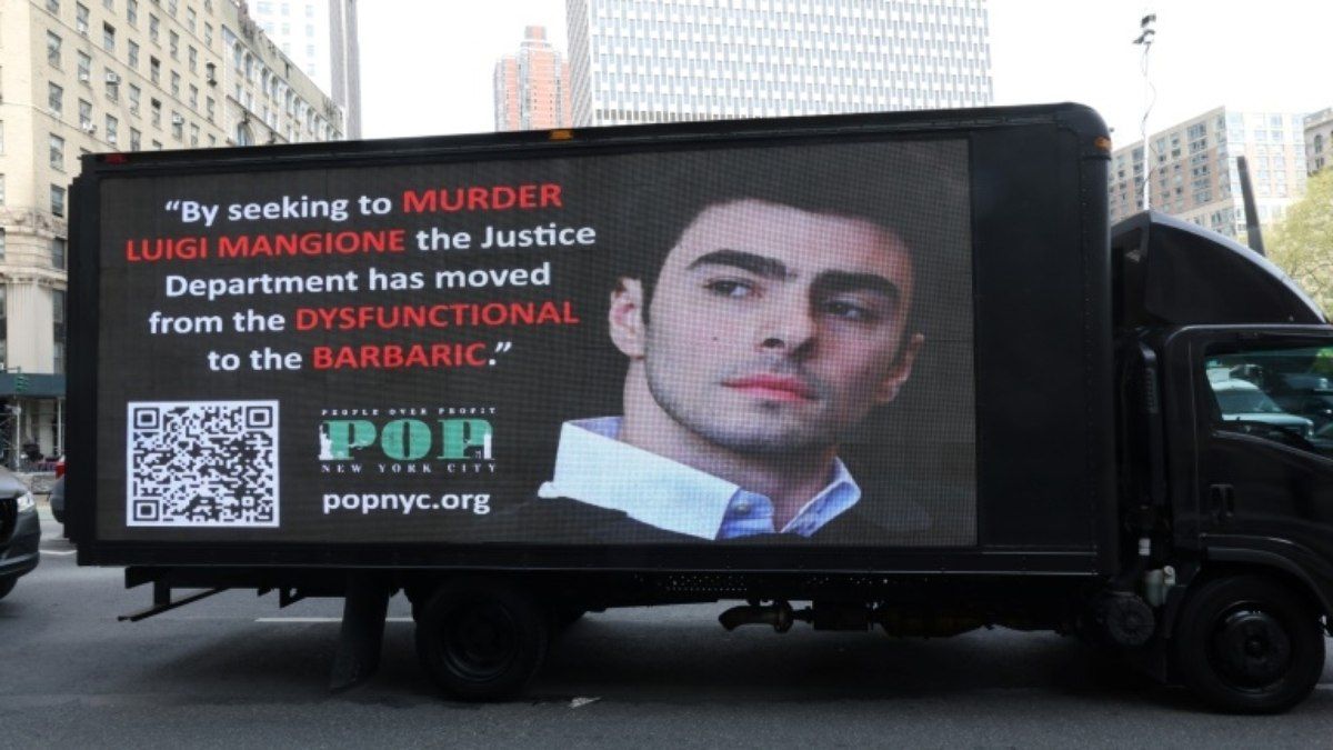 Luigi Mangione se declara inocente pelo assassinato do CEO de seguradora em Nova York. Reprodução: AFP