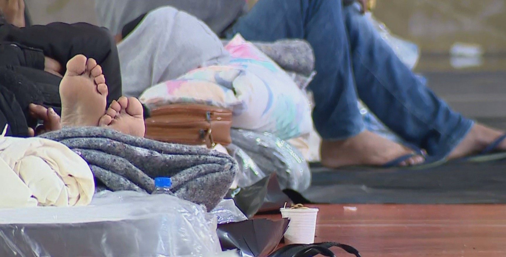 Moradores do Rio Grande do Sul buscam abrigo após transbordamento de rios e alagamentos. Legenda da imagem. Reprodução: RBS TV