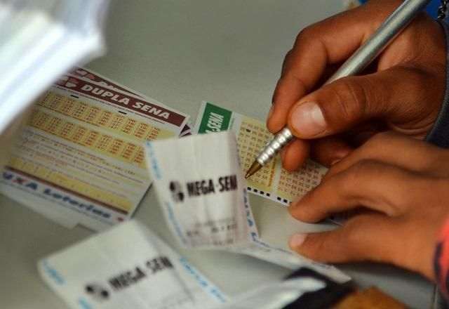 Mega-Sena premia R$ 3,5 milhões em sorteio hoje