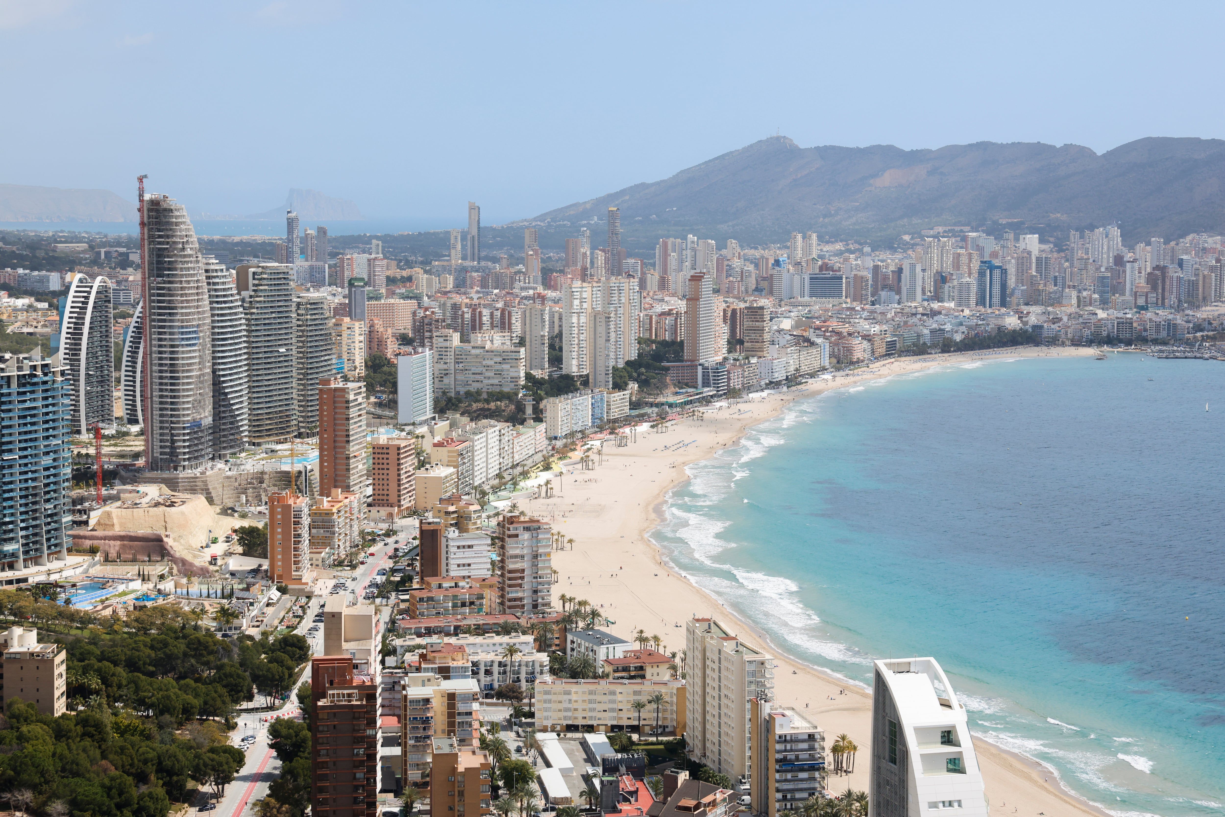Sete feridos após desabamento parcial do teto de hotel em Benidorm.. Reprodução: Elpais