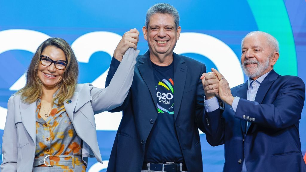 Ministro Márcio Macedo planeja viagem com Lula ao MST