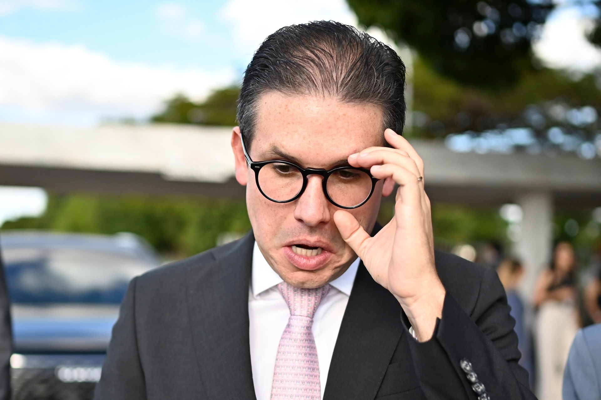 Deputado Hugo Motta sob investigação por contratações incompatíveis em seu gabinete. Reprodução: Folha de S.Paulo