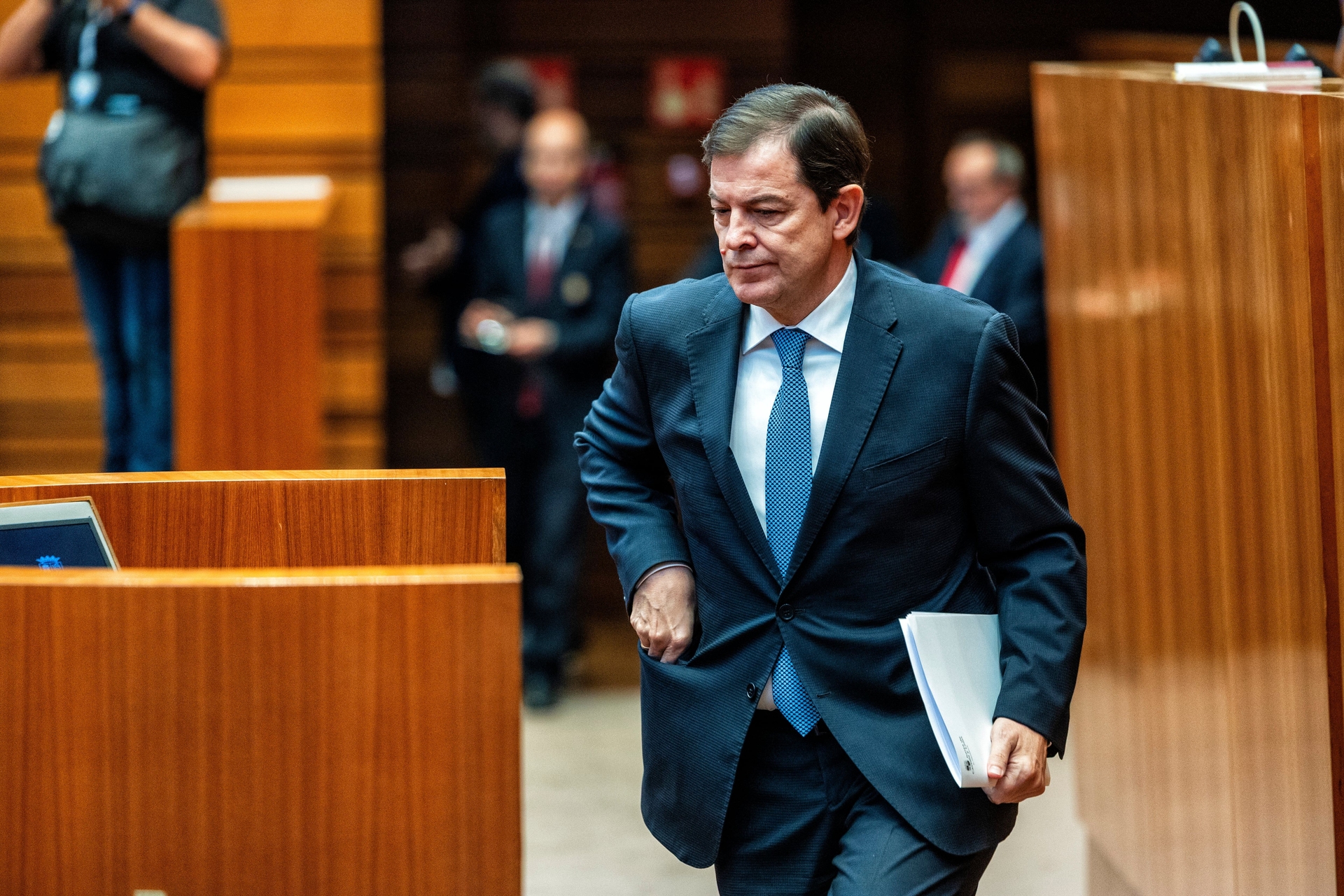 Mañueco se pronunciou sobre os incêndios em Castilla e León nas Cortes. Reprodução: El País