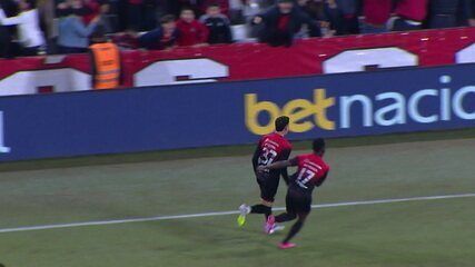 Jandrei lamenta pênalti perdido que resultou na eliminação do São Paulo na Copa do Brasil. Reprodução: Globo