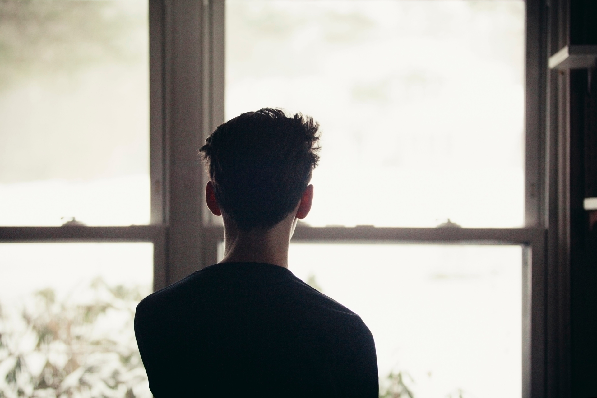 O filho mais novo aprende a valorizar sua independência após a saída dos irmãos.; Legenda da imagem. Reprodução: Business Insider