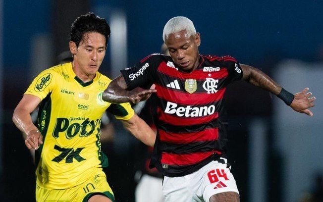 [Jogadores em ação durante o empate entre Mirassol e Flamengo]. Reprodução: Esporte