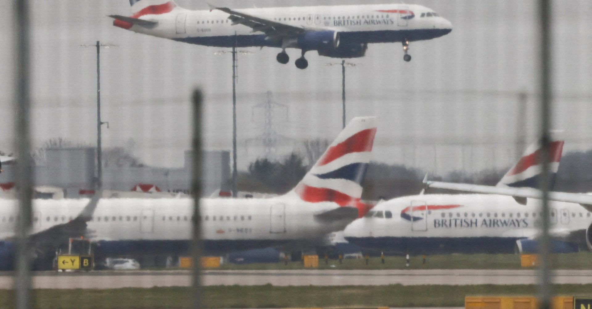 Fechamento do Aeroporto Heathrow Gera Polêmica em 2025