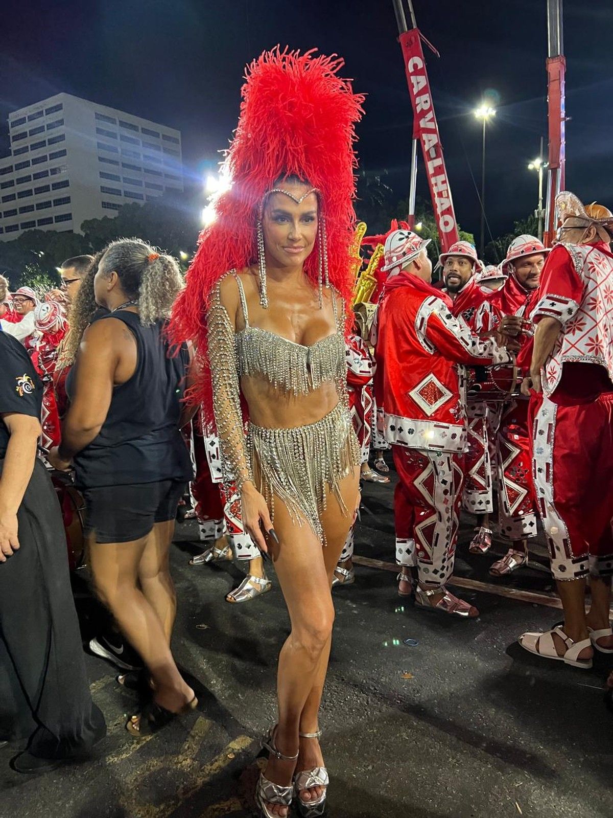 Deborah Secco comenta sobre ser rainha de bateria