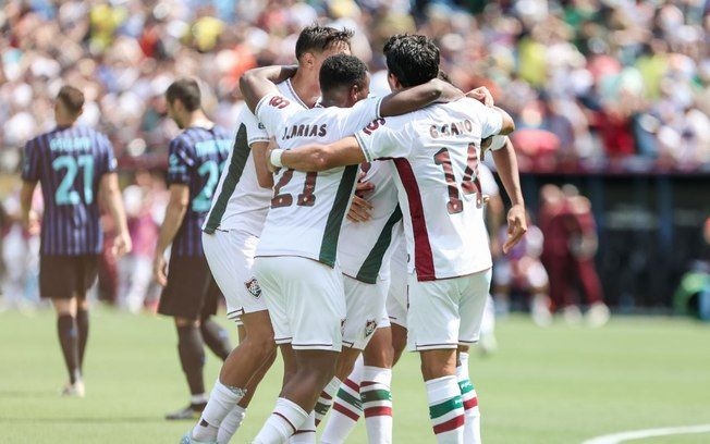Torcedores do Fluminense comemoram a vitória histórica sobre a Inter de Milão.; Reprodução: CNN Brasil