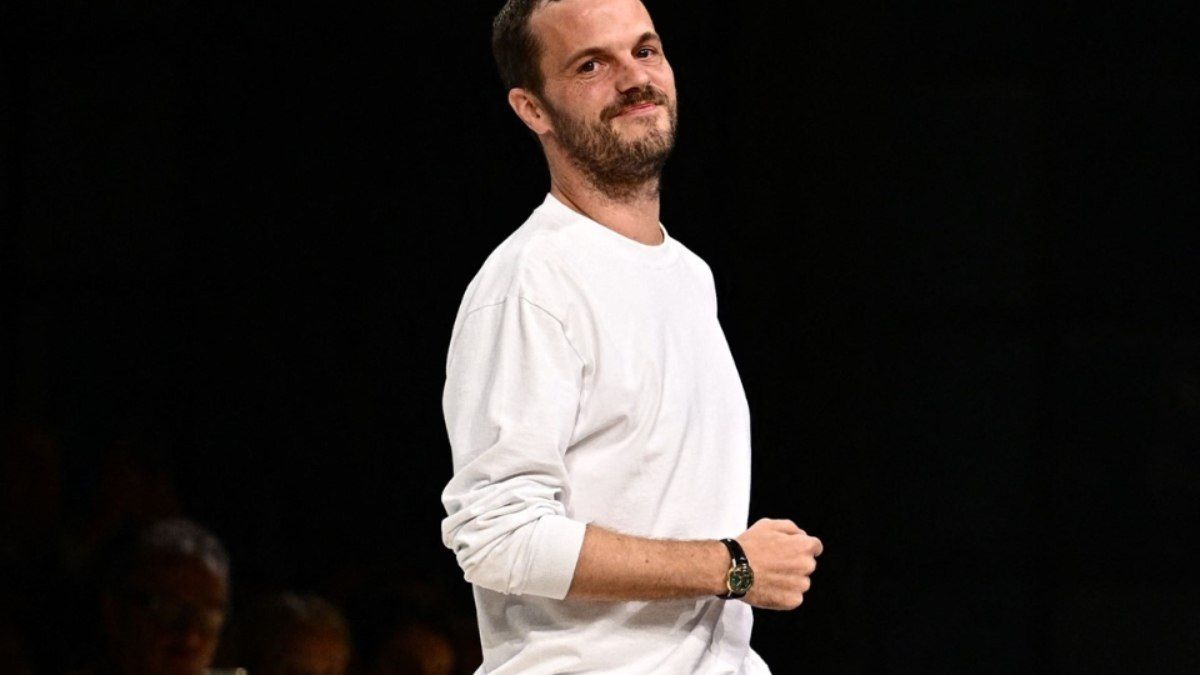 Giorgio Armani celebra marcos históricos em sua carreira de design. Reprodução: GPS Brasília