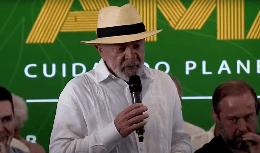 Lula critica uso excessivo de celulares e fake news