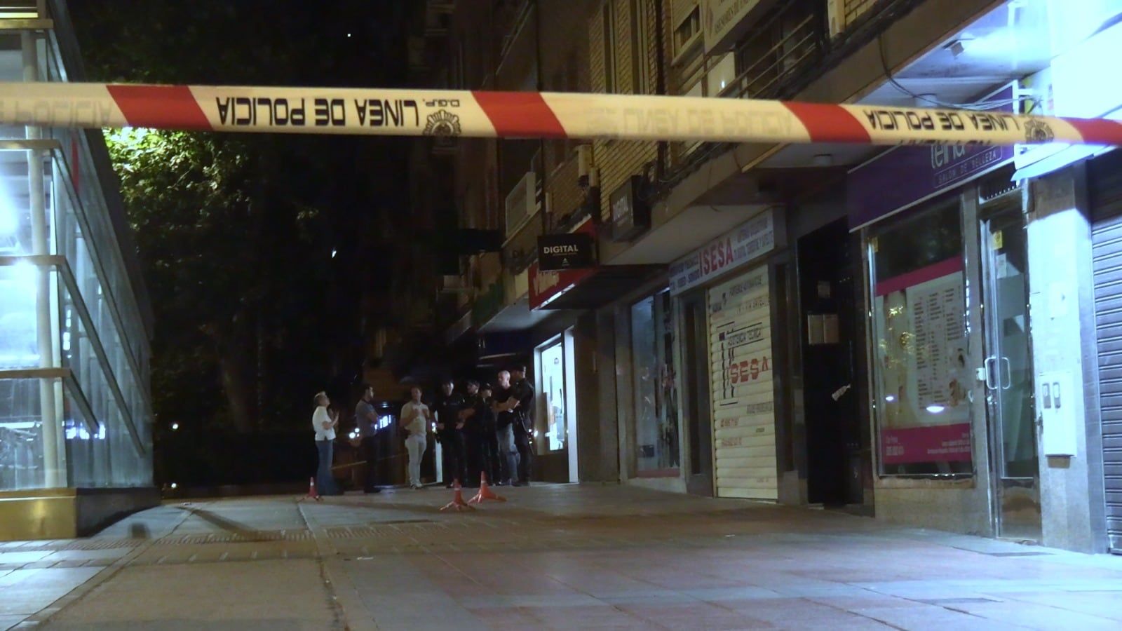 Polícia investiga morte de jovem por stab wounds em farmácia em Getafe. Reprodução: El País