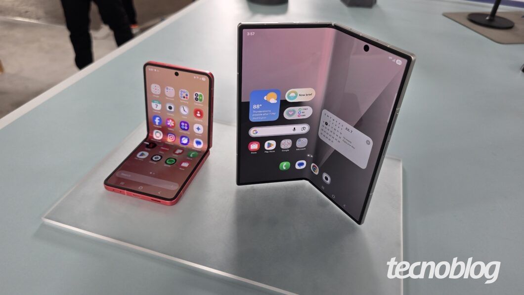 Os novos Galaxy Z Flip 7 e Z Fold 7 foram apresentados na Samsung Unpacked. Reprodução: Tecnoblog