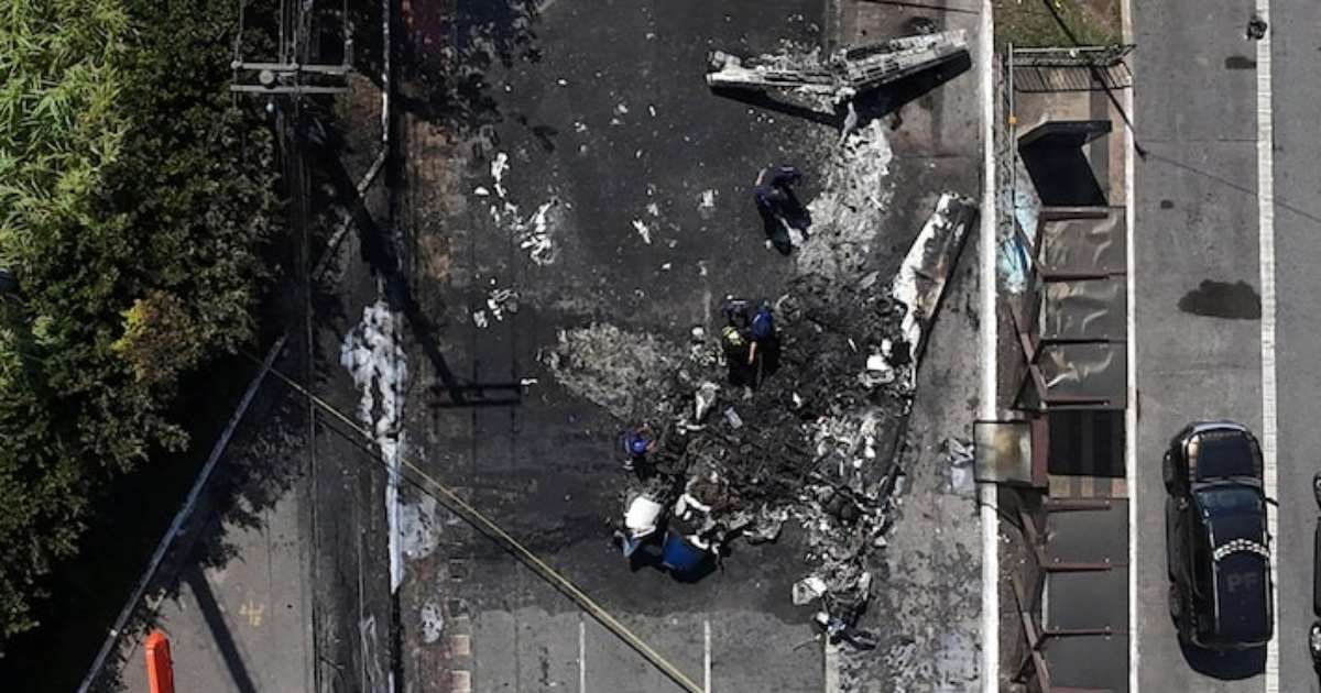 Avião colide com ônibus e motorista salva passageiros