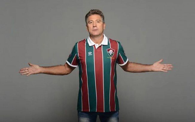 Cadu e Márcio Costa cantam rap em homenagem a Renato Gaúcho durante treino do Fluminense. Reprodução: iG Esporte