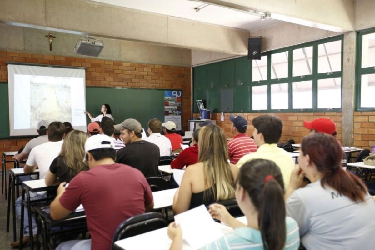 Estudantes buscam bolsas do Prouni, mas apenas 48,9% das vagas foram preenchidas entre 2013 e 2024. Reprodução: Luana Silva/g1