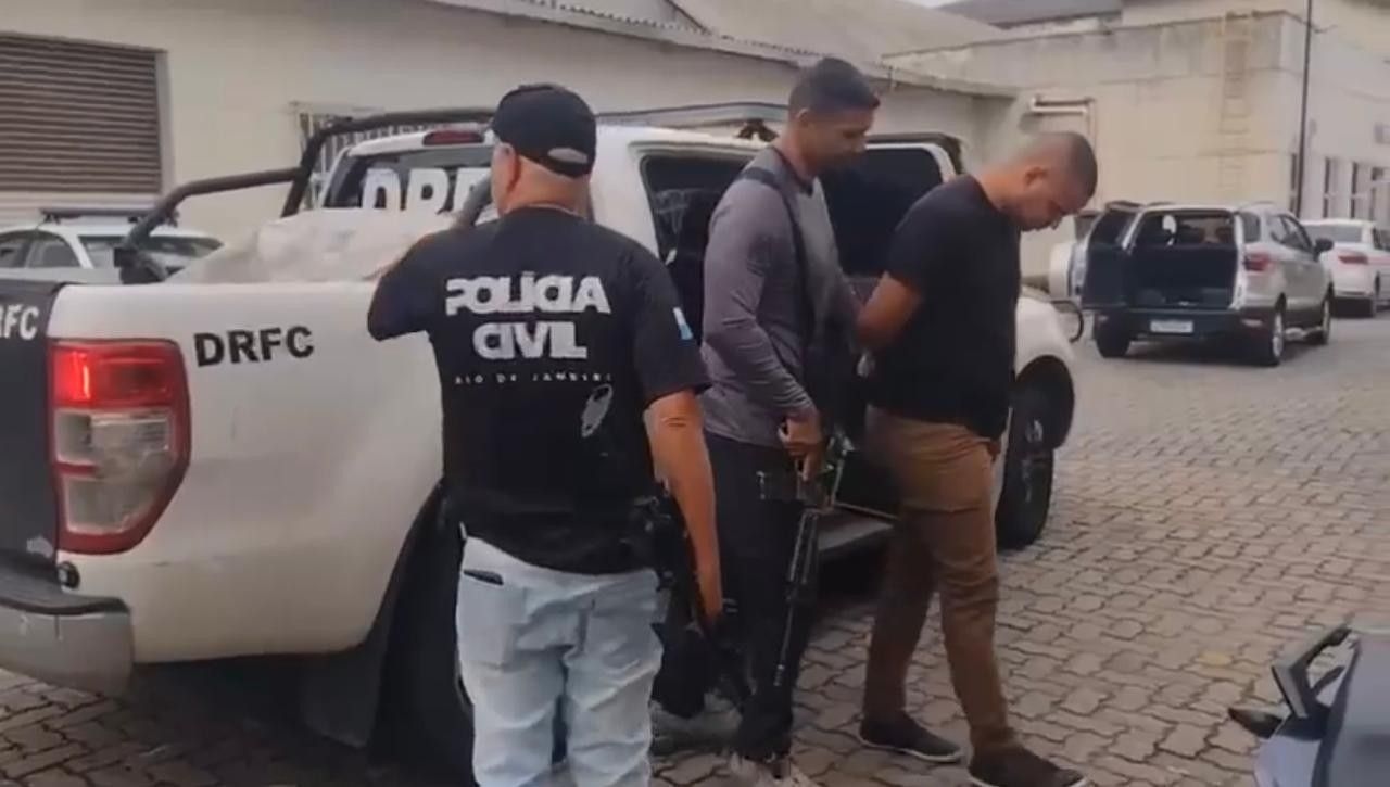 Alan Nunes Coragem é preso em Cabo Frio, acusado de tráfico e extorsão. Reprodução: Globo