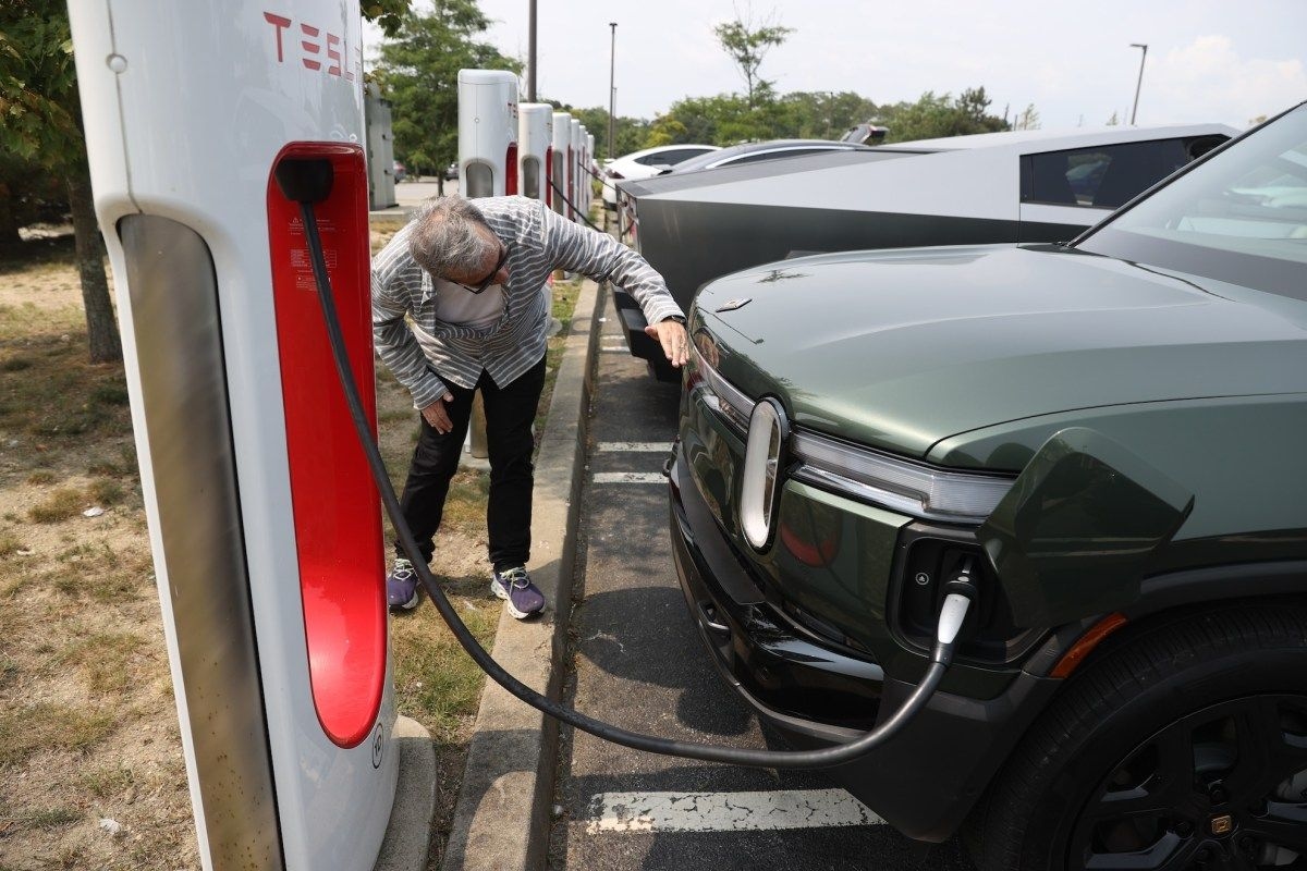 Acesso de Rivian, GM e Ford à Rede Supercharger da Tesla