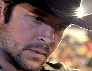 Monumento em homenagem ao Touro Bandido no Parque do Peão, em Barretos. Reprodução: Globo