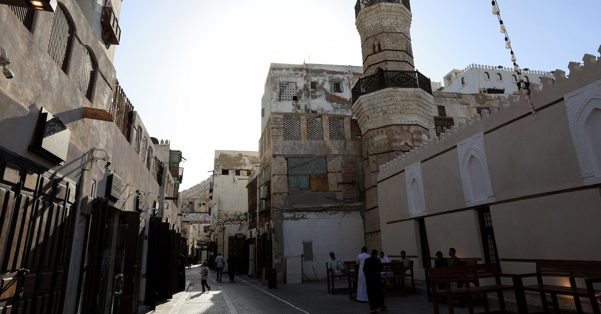 Jeddah recebe atenção de turistas com a presença de Lewis Hamilton e Jennifer Lopez durante o Grande Prêmio. Reprodução: Reuters