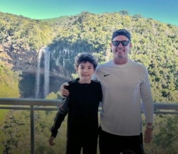 Duncan, 13, é resgatado com o pai após sumiço durante tentativa de 'desconexão digital'. Reprodução: Retorno do item 11