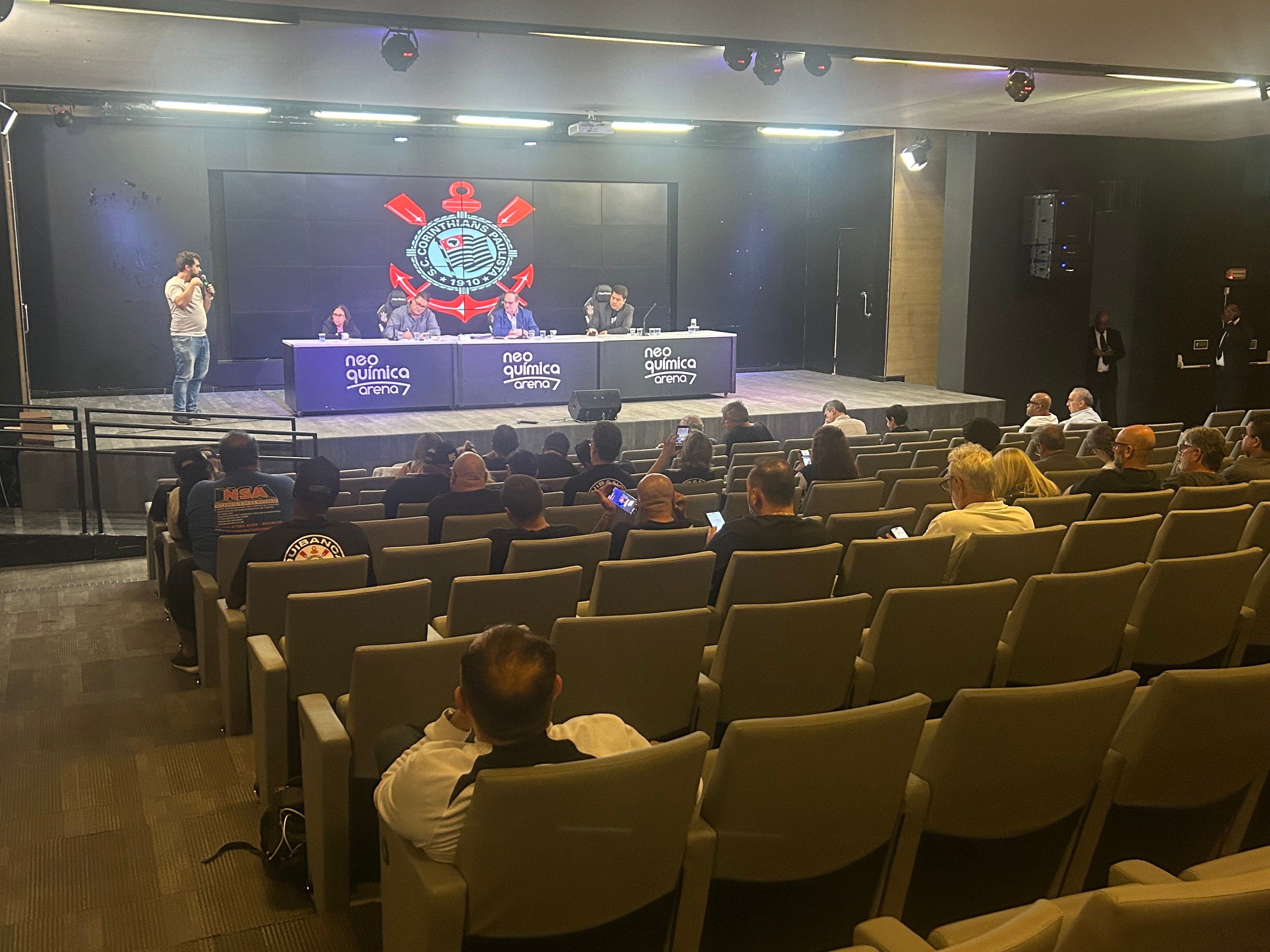 Reunião no Corinthians discute direito de voto da torcida. Reprodução: Ge