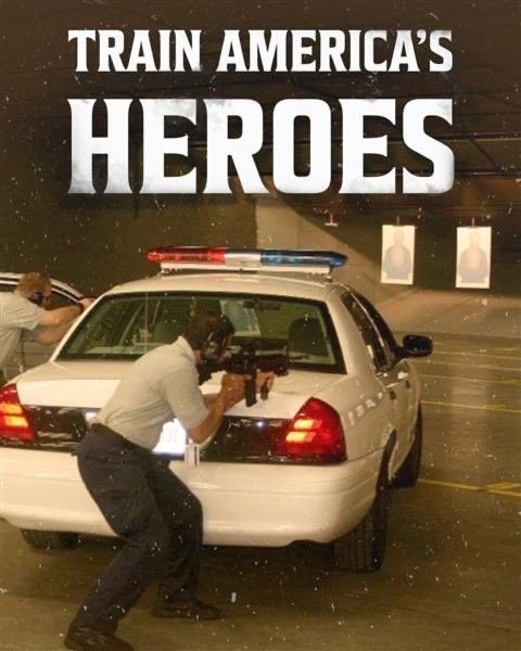 Cartaz convoca civis para treinar agentes federais dos EUA, destacando a segurança pública. Reprodução: Globo