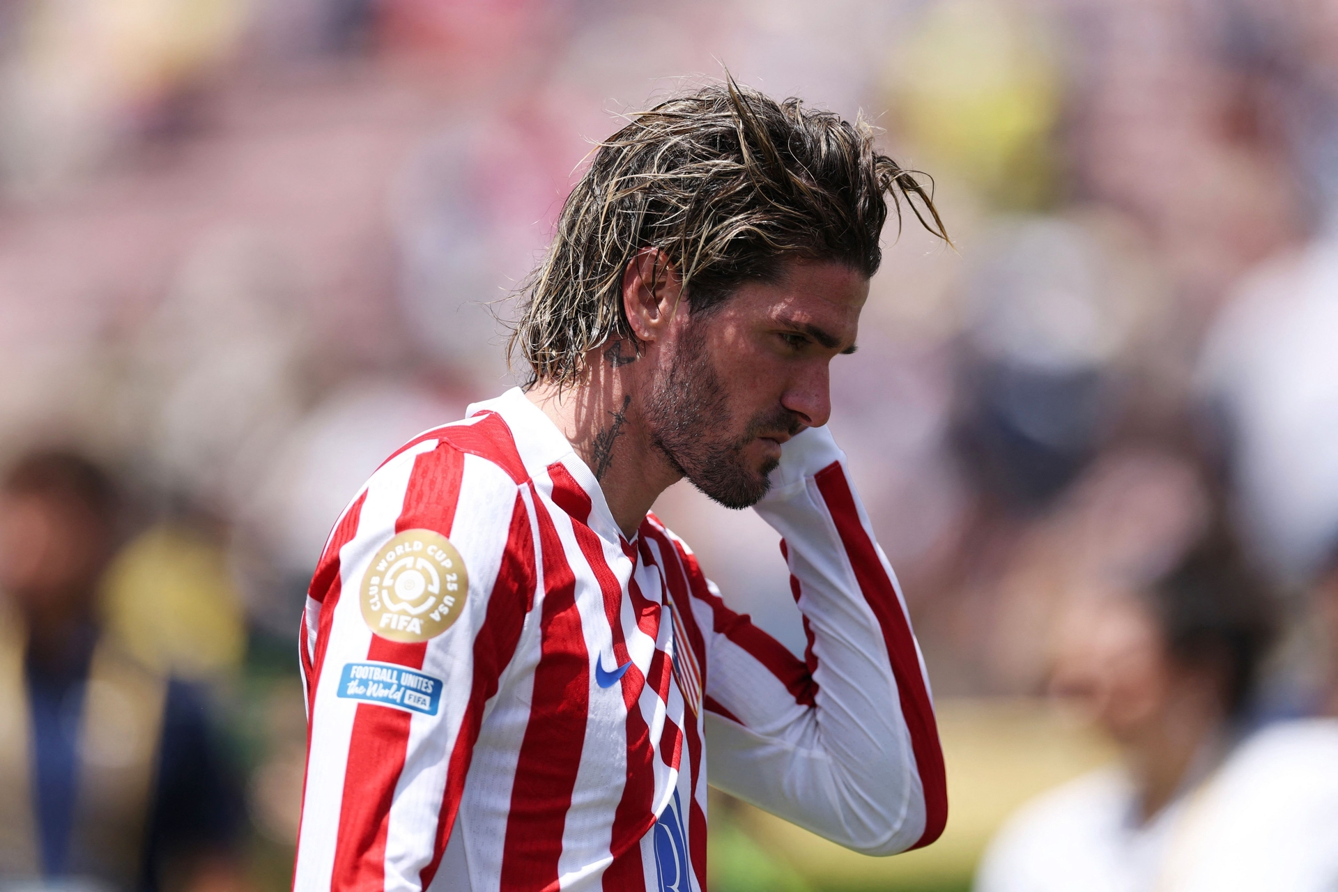 Rodrigo De Paul enfrenta incertezas sobre seu futuro enquanto o Flamengo demonstra interesse em sua contratação. Reprodução: Globo