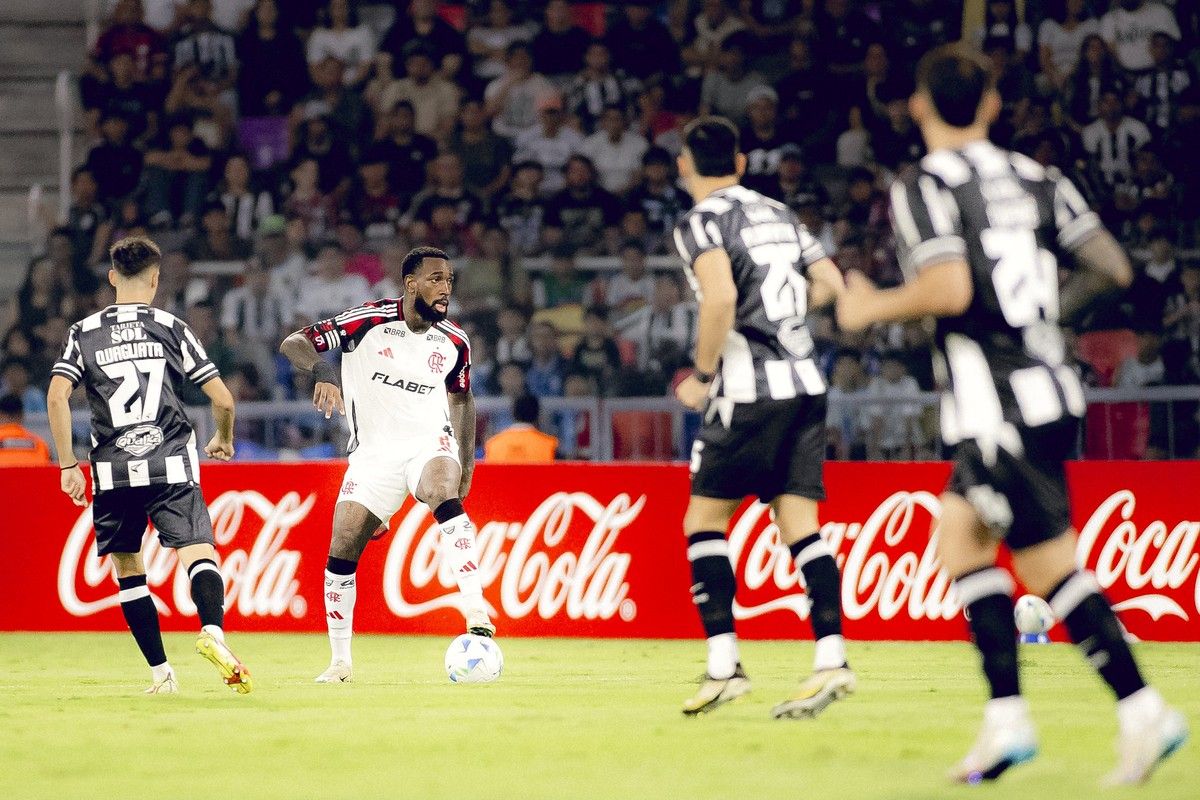 Time rubro-negro empata com o Central Córdoba em partida repleta de erros. Reprodução: Globo