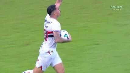 Luciano marca de pênalti na partida contra o Bahia em gol decisivo para o São Paulo. Reprodução: Globo.